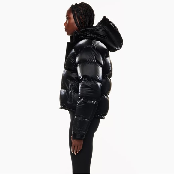 Aritzia The Super Puff Shorty Cropped puffer jacket black liquid shine - Picture 9 of 11